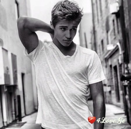 damn he's hot (5)