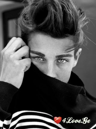 damn he's hot (3)