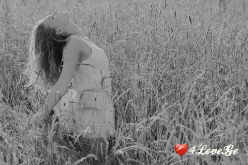 ყველა ტკბილ სიტყვას წარსული ქვია.