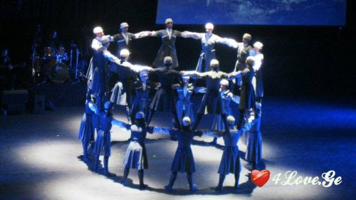სხვისი მისაბაძი რა მჭირს, – თვარა, – კი!..