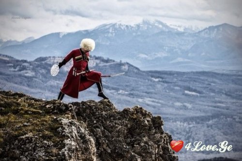 სხვისი მისაბაძი რა მჭირს, – თვარა, – კი!..