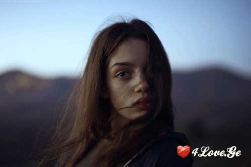 იცხოვრე წარსულით, რადგან თუ მას შეაკავებ, ვერც მომავალი მოვა შენს წასაყვანად.