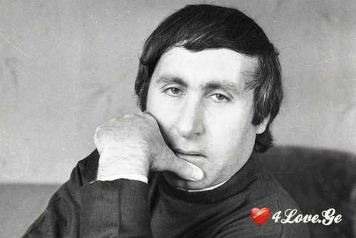 ცხრა შეკითხვა სიყვარულის შესახებ /გოდერძი ჩოხელი/