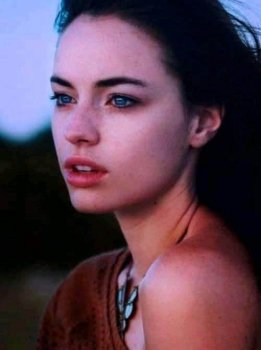 უცხოელი (სრულად)